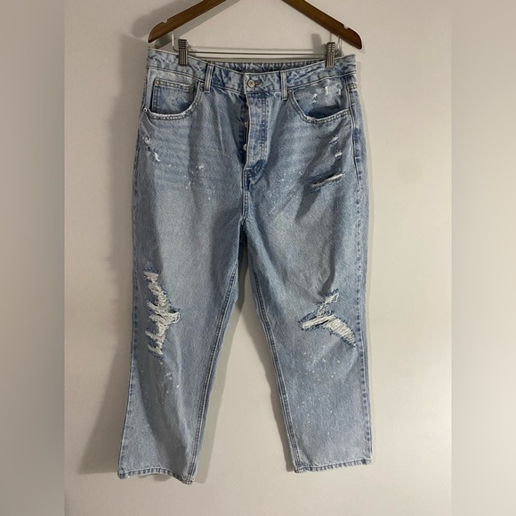 No Boundaries - Light wash distressed Jean pants - Picture 3 of 11